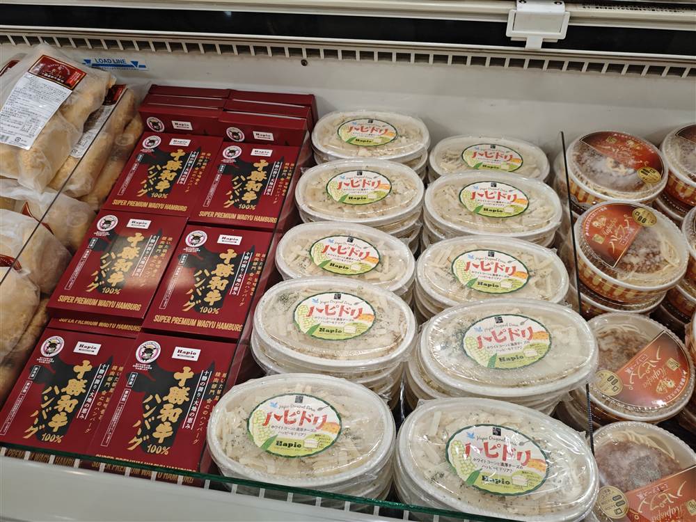 ケースに並ぶハピドリ