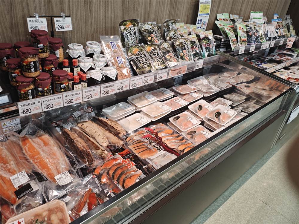 Aコープりくべつの魚の売り場